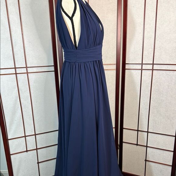 Elegant Navy Blue Evening Gown - Picture 2 of 5